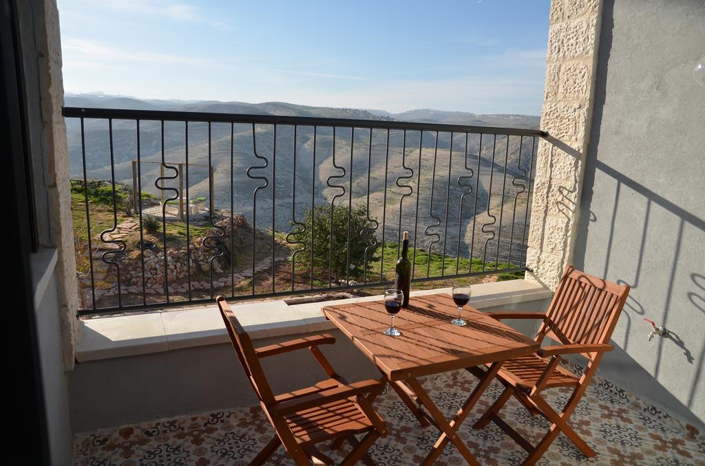 Desert View Suite Kfar Adumim Rum bild